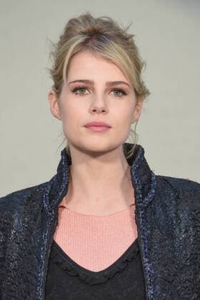 Paris Fashion Week - Prominente bei Chanel 215015 Serge Arnal Starface 2017-01-24 France Paris Fashion week. Defile Haute Couture Printemps ete 2017. CHANEL. People. Boynton, Lucy  Copyright: xSergexArnalx xStarfacex STAR_215015_017