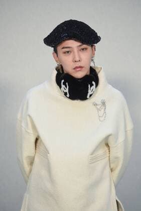 Paris Fashion Week - Prominente bei Chanel 215015 Serge Arnal Starface 2017-01-24 France Paris Fashion week. Defile Haute Couture Printemps ete 2017. CHANEL. People. Kwon, Ji-Yong ( G Dragon )  Copyright: xSergexArnalx xStarfacex STAR_215015_046