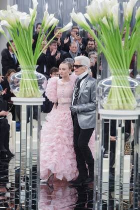 215015 Serge Arnal Starface 2017-01-24 France Paris Fashion week. Defile Haute Couture Printemps ete 2017. CHANEL. People. Lagerfeld, Karl; Depp-Paradis, Lily Rose  Copyright: xSergexArnalx xStarfacex STAR_215015_073