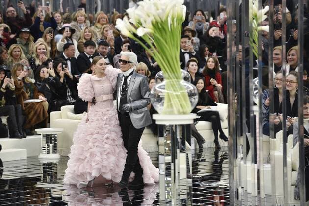 215020 Valentin Paoli Starface 2017-01-24 Paris France Defile Haute Couture Printemps ete 2017. Chanel Lagerfeld, Karl; Depp-Paradis, Lily Rose  Copyright: xValentinxPaolix xStarfacex STAR_215020_070