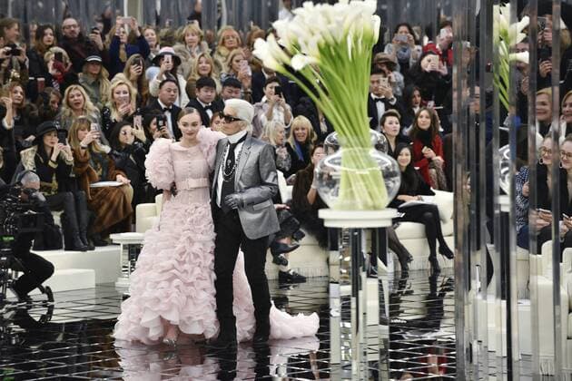215020 Valentin Paoli Starface 2017-01-24 Paris France Defile Haute Couture Printemps ete 2017. Chanel Lagerfeld, Karl; Depp-Paradis, Lily Rose  Copyright: xValentinxPaolix xStarfacex STAR_215020_071