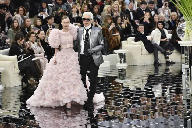 215020 Valentin Paoli Starface 2017-01-24 Paris France Defile Haute Couture Printemps ete 2017. Chanel Lagerfeld, Karl; Depp-Paradis, Lily Rose  Copyright: xValentinxPaolix xStarfacex STAR_215020_073