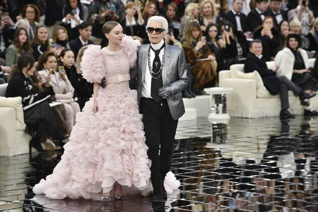 215020 Valentin Paoli Starface 2017-01-24 Paris France Defile Haute Couture Printemps ete 2017. Chanel Lagerfeld, Karl; Depp-Paradis, Lily Rose  Copyright: xValentinxPaolix xStarfacex STAR_215020_074
