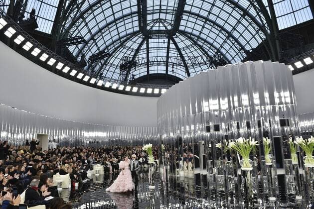 215020 Valentin Paoli Starface 2017-01-24 Paris France Defile Haute Couture Printemps ete 2017. Chanel Lagerfeld, Karl; Depp-Paradis, Lily Rose  Copyright: xValentinxPaolix xStarfacex STAR_215020_087