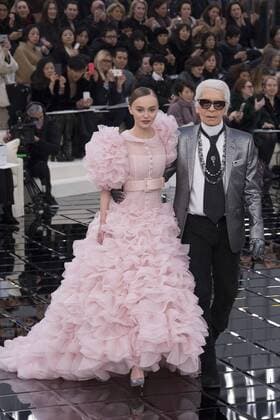 215021 Marineau Starface 2017-01-24 Paris France Paris Fashion week. Defile Haute Couture Printemps ete 2017. CHANEL. Paris Fashion week. Defile Haute Couture Spring Summer 2017. CHANEL. Chanel, Couture, spring-summer 2017 Paris, France Editorial use only Lagerfeld, Karl; Depp-Paradis, Lily Rose  Copyright: xMarineaux STAR_215021_070