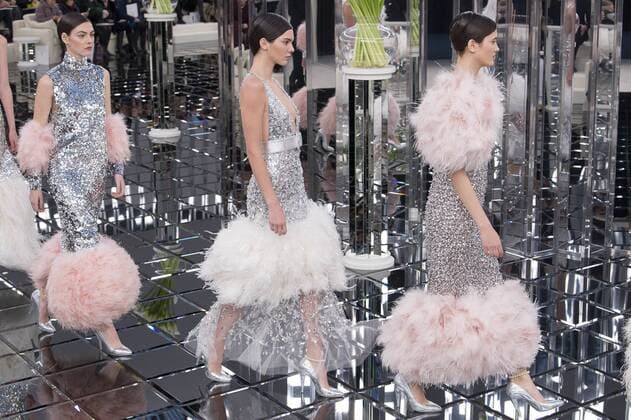 215021 Marineau Starface 2017-01-24 Paris France Paris Fashion week. Defile Haute Couture Printemps ete 2017. CHANEL. Paris Fashion week. Defile Haute Couture Spring Summer 2017. CHANEL. Chanel, Couture, spring-summer 2017 Paris, France Editorial use only Jenner, Kendall  Copyright: xMarineaux STAR_215021_087