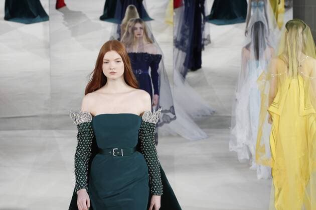 215029 Marineau Starface 2017-01-24 Paris France Paris Fashion week. Defile Haute Couture Printemps ete 2017 Alexis Mabille. Alexis Mabille Couture, spring-summer 2017 Paris, France Editorial use only _sans_perso  Copyright: xMarineaux STAR_215029_044