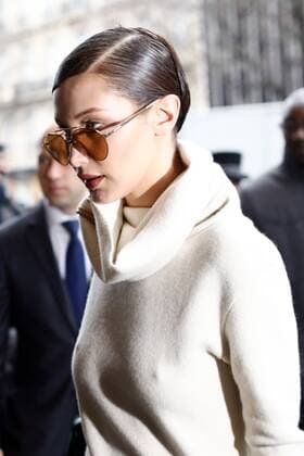 January 24, 2017 - Paris, France - Bella Hadid seen arriving at her hotel in Paris, on January 24, 2017. Paris France  - ZUMAn230 20170124_zaa_n230_350