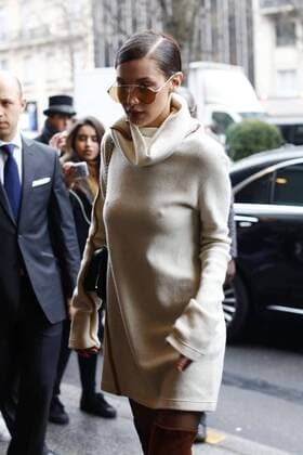 January 24, 2017 - Paris, France - Bella Hadid seen arriving at her hotel in Paris, on January 24, 2017. Paris France  - ZUMAn230 20170124_zaa_n230_351