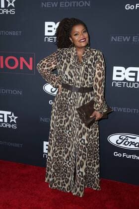 LOS ANGELES - JAN 23: Yvette Nicole Brown at the BET s The New Edition Story Premiere Screening at Paramount Studios on January 23, 2017 in Los Angeles, CA  Copyright: xHPAx xIPAx