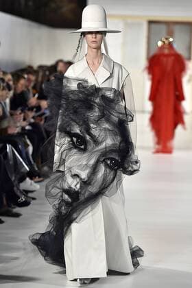 215057 Marineau Starface 2017-01-25 Paris France Paris Fashion week. Defile Haute Couture Printemps ete 2017. Maison Margiela. Paris Fashion week. Defile Haute Couture Spring Summer 2017 Maison Margiela Paris Haute Couture Spring Summer 2017 January 2017 Editorial use only _sans_perso  Copyright: xMarineaux STAR_215057_041