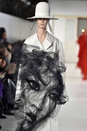 215057 Marineau Starface 2017-01-25 Paris France Paris Fashion week. Defile Haute Couture Printemps ete 2017. Maison Margiela. Paris Fashion week. Defile Haute Couture Spring Summer 2017 Maison Margiela Paris Haute Couture Spring Summer 2017 January 2017 Editorial use only _sans_perso  Copyright: xMarineaux STAR_215057_042
