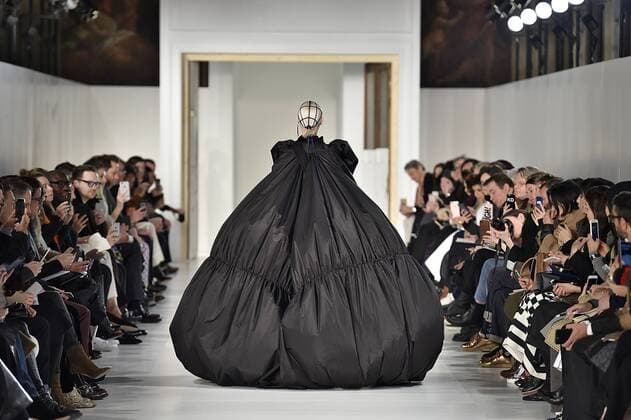 Bilder des Tages 215057 Marineau Starface 2017-01-25 Paris France Paris Fashion week. Defile Haute Couture Printemps ete 2017. Maison Margiela. Paris Fashion week. Defile Haute Couture Spring Summer 2017 Maison Margiela Paris Haute Couture Spring Summer 2017 January 2017 Editorial use only _sans_perso  Copyright: xMarineaux STAR_215057_046
