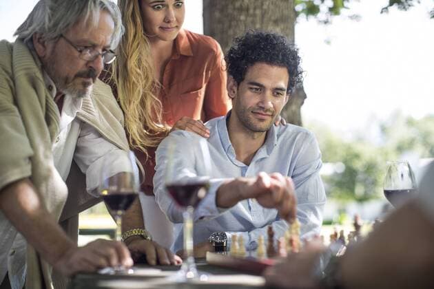 People gathering around chess board model released Symbolfoto property released  ZEF12328