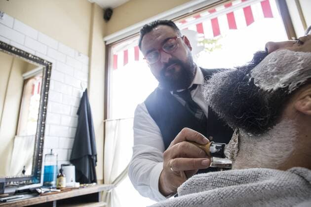 Barber putting shaving foam in man s beard model released Symbolfoto property released  ABZF01670