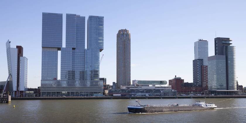 Architektur von Alvaro Siza Vieira Netherlands, Rotterdam, view to skyline with cargo ship on Meuse River in the foreground  WIF03389