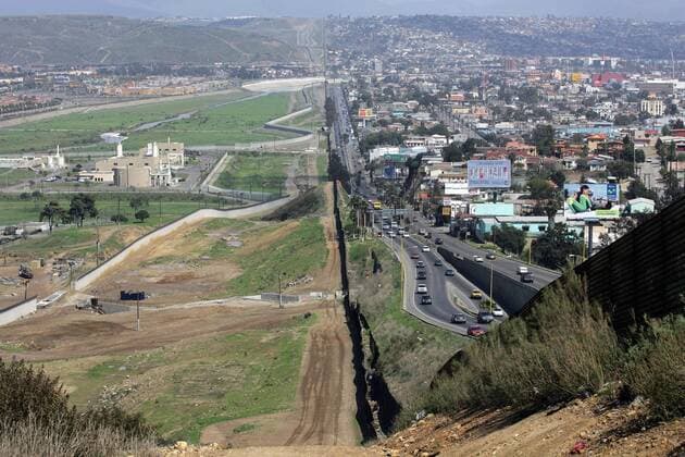 January 25, 2107 - File - President Trump signed executive orders to begin the construction of a wall on the US-Mexico border, boosting border patrol forces and increasing the number of immigration enforcement officers who carry out deportations. Pictured: April 5, 2006 - El Centro, CA, United States of America - Border fence separating the Mexican city of Mexicali on the right from the Imperial Valley of the United States May 5, 2006 near El Centro, California. El Centro United States of America - ZUMAp138 20170125_sho_p138_089 Copyright: xGeraldxLxNinox