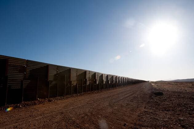 January 25, 2107 - File - President Trump signed executive orders to begin the construction of a wall on the US-Mexico border, boosting border patrol forces and increasing the number of immigration enforcement officers who carry out deportations. Pictured: April 27, 2012 - Naco, Arizona, U.S - The U.S.-Mexico border wall between Naco, Ariz. and Douglas, Ariz. Naco U.S. - ZUMAs117 20170125_sho_s117_094 Copyright: xWillxSebergerx