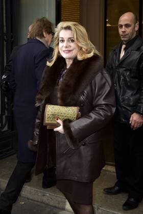 Catherine Deneuve CELEBRITES : Ankunft Modenschau - JP Gaultier - Paris - 25 01 2017 JBAutissier Panoramic 