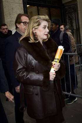 Catherine Deneuve CELEBRITES : Ankunft Modenschau - JP Gaultier - Paris - 25 01 2017 JBAutissier Panoramic 