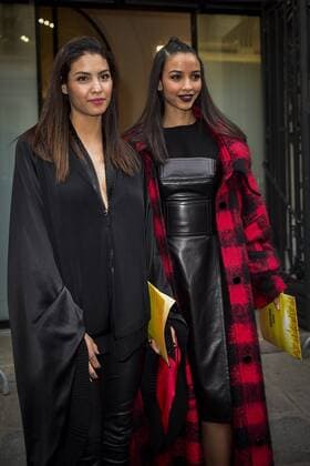 Chloe Mortaud et Flora Coquerel CELEBRITES : Ankunft Modenschau - JP Gaultier - Paris - 25 01 2017 JBAutissier Panoramic 