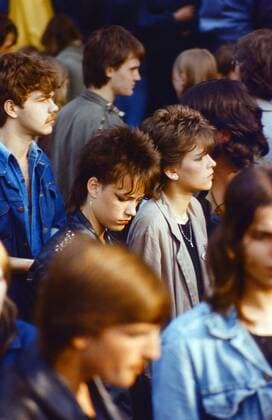 08.07.1985, Berlin, Deutsche Demokratische Republik, DDR - Jugendliche auf einem Punk-Konzert im Plaenterwald. (HF, europäisch, Bürger, Männer, Plänterwald) 0SX850000D125.JPG MODEL RELEASE: NO, PROPERTY RELEASE: NO MR:N