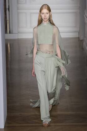 215072 Marineau Starface 2017-01-25 Paris France Paris Fashion week. Defile Haute Couture Printemps ete 2017. Valentino. Paris Fashion week. Defile Haute Couture Spring Summer 2017. Valentino. Valentino , Couture, spring-summer 2017 Paris, France Editorial use only _sans_perso  Copyright: xMarineaux STAR_215072_009