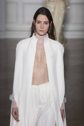 215072 Marineau Starface 2017-01-25 Paris France Paris Fashion week. Defile Haute Couture Printemps ete 2017. Valentino. Paris Fashion week. Defile Haute Couture Spring Summer 2017. Valentino. Valentino , Couture, spring-summer 2017 Paris, France Editorial use only _sans_perso  Copyright: xMarineaux STAR_215072_011