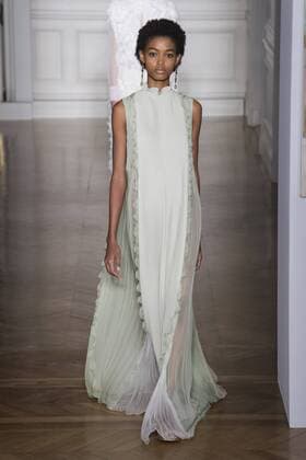 215072 Marineau Starface 2017-01-25 Paris France Paris Fashion week. Defile Haute Couture Printemps ete 2017. Valentino. Paris Fashion week. Defile Haute Couture Spring Summer 2017. Valentino. Valentino , Couture, spring-summer 2017 Paris, France Editorial use only _sans_perso  Copyright: xMarineaux STAR_215072_021