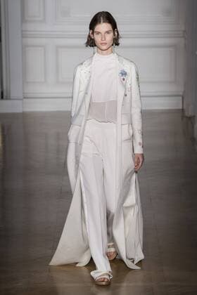 215072 Marineau Starface 2017-01-25 Paris France Paris Fashion week. Defile Haute Couture Printemps ete 2017. Valentino. Paris Fashion week. Defile Haute Couture Spring Summer 2017. Valentino. Valentino , Couture, spring-summer 2017 Paris, France Editorial use only _sans_perso  Copyright: xMarineaux STAR_215072_027