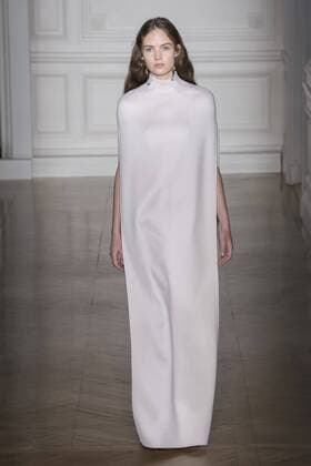 215072 Marineau Starface 2017-01-25 Paris France Paris Fashion week. Defile Haute Couture Printemps ete 2017. Valentino. Paris Fashion week. Defile Haute Couture Spring Summer 2017. Valentino. Valentino , Couture, spring-summer 2017 Paris, France Editorial use only _sans_perso  Copyright: xMarineaux STAR_215072_032