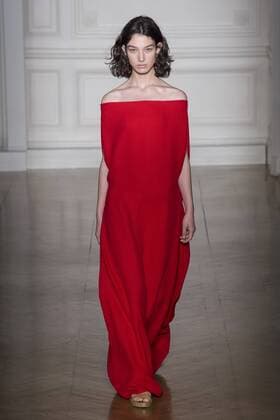 215072 Marineau Starface 2017-01-25 Paris France Paris Fashion week. Defile Haute Couture Printemps ete 2017. Valentino. Paris Fashion week. Defile Haute Couture Spring Summer 2017. Valentino. Valentino , Couture, spring-summer 2017 Paris, France Editorial use only _sans_perso  Copyright: xMarineaux STAR_215072_039