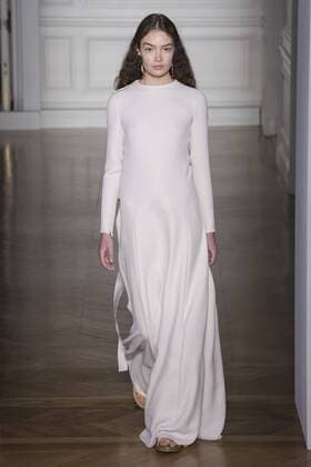 215072 Marineau Starface 2017-01-25 Paris France Paris Fashion week. Defile Haute Couture Printemps ete 2017. Valentino. Paris Fashion week. Defile Haute Couture Spring Summer 2017. Valentino. Valentino , Couture, spring-summer 2017 Paris, France Editorial use only _sans_perso  Copyright: xMarineaux STAR_215072_041