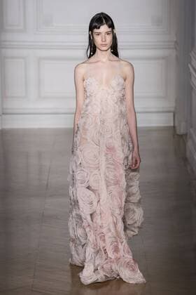 215072 Marineau Starface 2017-01-25 Paris France Paris Fashion week. Defile Haute Couture Printemps ete 2017. Valentino. Paris Fashion week. Defile Haute Couture Spring Summer 2017. Valentino. Valentino , Couture, spring-summer 2017 Paris, France Editorial use only _sans_perso  Copyright: xMarineaux STAR_215072_042