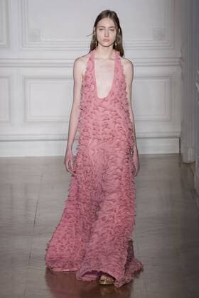 215072 Marineau Starface 2017-01-25 Paris France Paris Fashion week. Defile Haute Couture Printemps ete 2017. Valentino. Paris Fashion week. Defile Haute Couture Spring Summer 2017. Valentino. Valentino , Couture, spring-summer 2017 Paris, France Editorial use only _sans_perso  Copyright: xMarineaux STAR_215072_043