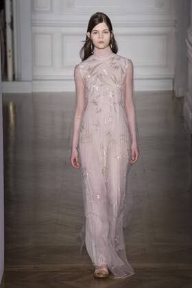 215072 Marineau Starface 2017-01-25 Paris France Paris Fashion week. Defile Haute Couture Printemps ete 2017. Valentino. Paris Fashion week. Defile Haute Couture Spring Summer 2017. Valentino. Valentino , Couture, spring-summer 2017 Paris, France Editorial use only _sans_perso  Copyright: xMarineaux STAR_215072_046