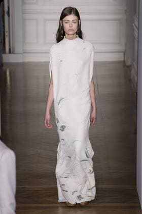 215072 Marineau Starface 2017-01-25 Paris France Paris Fashion week. Defile Haute Couture Printemps ete 2017. Valentino. Paris Fashion week. Defile Haute Couture Spring Summer 2017. Valentino. Valentino , Couture, spring-summer 2017 Paris, France Editorial use only _sans_perso  Copyright: xMarineaux STAR_215072_049