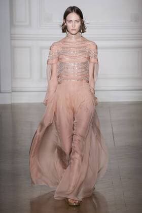 215072 Marineau Starface 2017-01-25 Paris France Paris Fashion week. Defile Haute Couture Printemps ete 2017. Valentino. Paris Fashion week. Defile Haute Couture Spring Summer 2017. Valentino. Valentino , Couture, spring-summer 2017 Paris, France Editorial use only _sans_perso  Copyright: xMarineaux STAR_215072_055