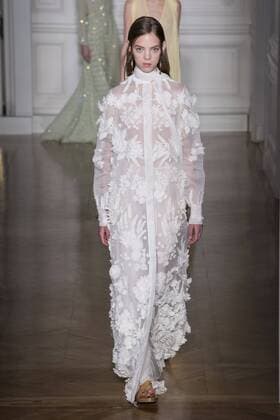 215072 Marineau Starface 2017-01-25 Paris France Paris Fashion week. Defile Haute Couture Printemps ete 2017. Valentino. Paris Fashion week. Defile Haute Couture Spring Summer 2017. Valentino. Valentino , Couture, spring-summer 2017 Paris, France Editorial use only _sans_perso  Copyright: xMarineaux STAR_215072_057