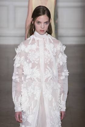 215072 Marineau Starface 2017-01-25 Paris France Paris Fashion week. Defile Haute Couture Printemps ete 2017. Valentino. Paris Fashion week. Defile Haute Couture Spring Summer 2017. Valentino. Valentino , Couture, spring-summer 2017 Paris, France Editorial use only _sans_perso  Copyright: xMarineaux STAR_215072_058