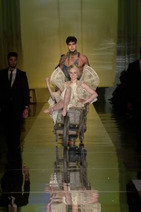215071 Marineau Starface 2017-01-25 Paris France Paris Fashion week. Defile Haute Couture Printemps ete 2017. Jean Paul Gaultier. Paris Fashion week. Defile Haute Couture Spring Summer 2017. Jean Paul Gaultier. Jean Paul Gaultier , Couture, spring-summer 2017 Paris, France Editorial use only _sans_perso  Copyright: xMarineaux STAR_215071_083