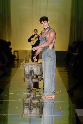 215071 Marineau Starface 2017-01-25 Paris France Paris Fashion week. Defile Haute Couture Printemps ete 2017. Jean Paul Gaultier. Paris Fashion week. Defile Haute Couture Spring Summer 2017. Jean Paul Gaultier. Jean Paul Gaultier , Couture, spring-summer 2017 Paris, France Editorial use only _sans_perso  Copyright: xMarineaux STAR_215071_086