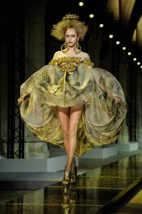 France: Guo Pei show Haute Couture SS 2017 Guo Pei runway, Paris Fashion week SS 2017 Haute Couture  GaetanoxxPiazzolla