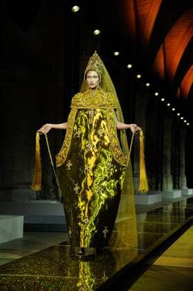 France: Guo Pei show Haute Couture SS 2017 Guo Pei runway, Paris Fashion week SS 2017 Haute Couture  GaetanoxxPiazzolla