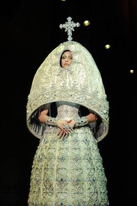France: Guo Pei show Haute Couture SS 2017 Guo Pei runway, Paris Fashion week SS 2017 Haute Couture  GaetanoxxPiazzolla