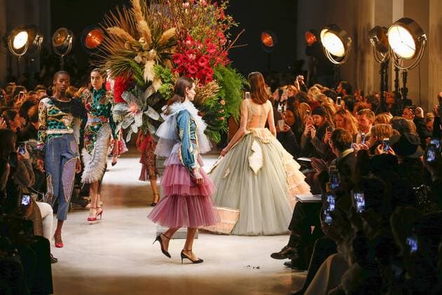 215084 Marineau Starface 2017-01-25 Paris France Paris Fashion week. Defile Haute Couture Printemps ete 2017. Viktor&Rolf. Paris Fashion week. Defile Haute Couture Spring Summer 2017. Viktor & Rolf. Viktor & Rolf , Couture, spring-summer 2017 Paris, France Editorial use only _sans_perso  Copyright: xMarineaux STAR_215084_028