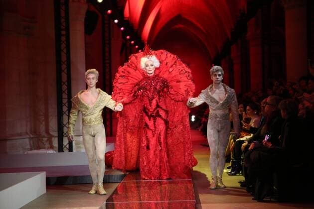 Haute Couture Guo Pei - Carmen Dell Orefice ( 85 Ans) MODE : Fashion Week - Guo Pei- 25 01 2017 StephaneChemin Panoramic 
