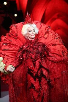 Haute Couture Guo Pei - Carmen Dell Orefice ( 85 Ans) MODE : Fashion Week - Guo Pei- 25 01 2017 StephaneChemin Panoramic 