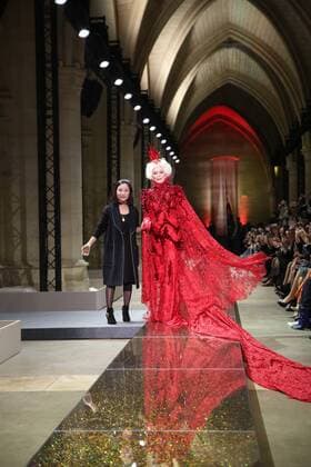 Haute Couture Guo Pei - Carmen Dell Orefice MODE : Fashion Week - Guo Pei- 25 01 2017 StephaneChemin Panoramic 
