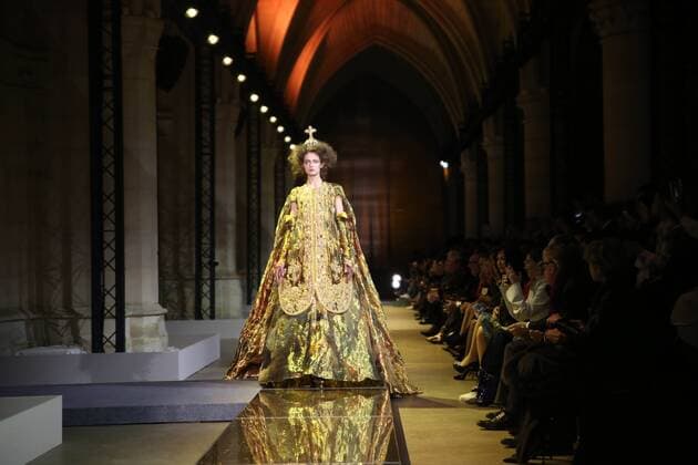 MODE : Fashion Week - Guo Pei- 25 01 2017 StephaneChemin Panoramic 